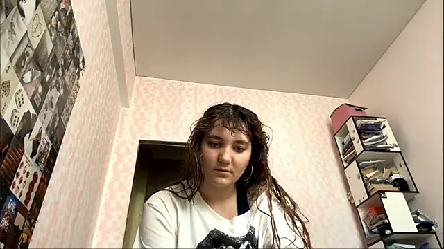 Snapshot of JanineThielman chatting on July 17, 10:23 am JanineThielman online show from July 17, 10:23 am