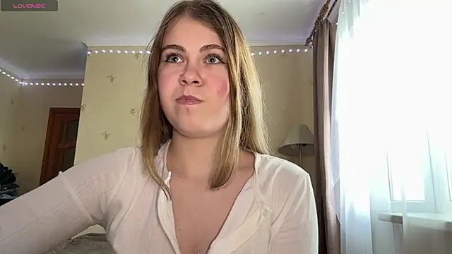 Snapshot of Amy_Maev chatting on April 23, 12:29 pm Amy Maev online show from April 23, 12:29 pm