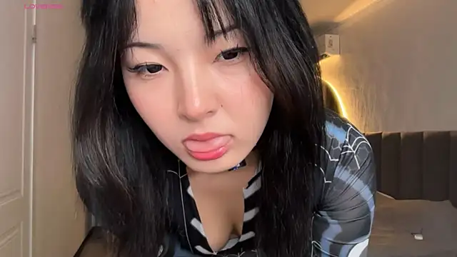 Snapshot of minnie_joy chatting on June 19, 12:55 pm minnie joy online show from June 19, 12:55 pm