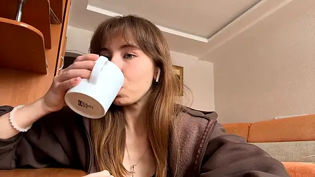 Snapshot of SerenaHawthorne chatting on March 3, 9:49 am SerenaHawthorne online show from March 3, 9:49 am