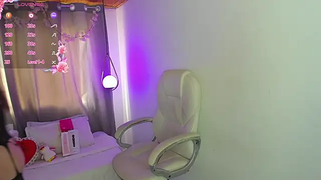 Snapshot of NixieSterling chatting on May 15, 8:07 pm NixieSterling online show from May 15, 8:07 pm