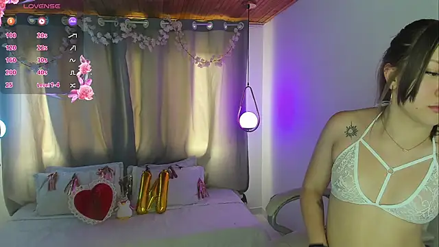 Snapshot of NixieSterling chatting on April 23, 7:59 pm NixieSterling online show from April 23, 7:59 pm