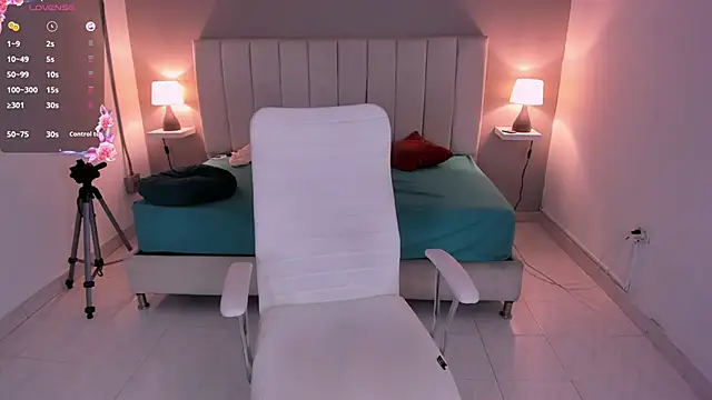 milkk  online show from April 13, 11:53 pm