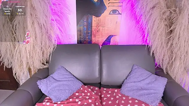 milkk  online show from March 30, 7:26 pm