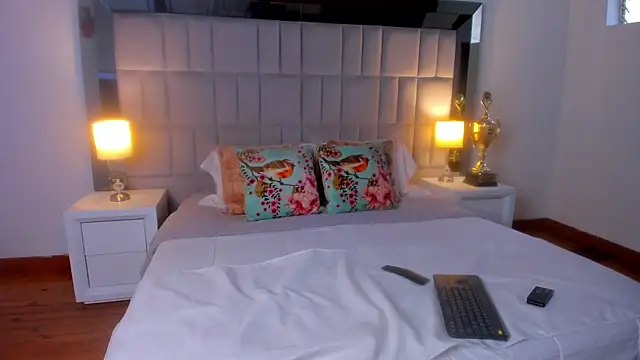 Snapshot of Tiffanyy_Lam chatting on March 2, 10:06 pm Tiffanyy Lam online show from March 2, 10:06 pm