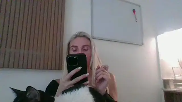 kinkykara25 online show from March 12, 9:13 am