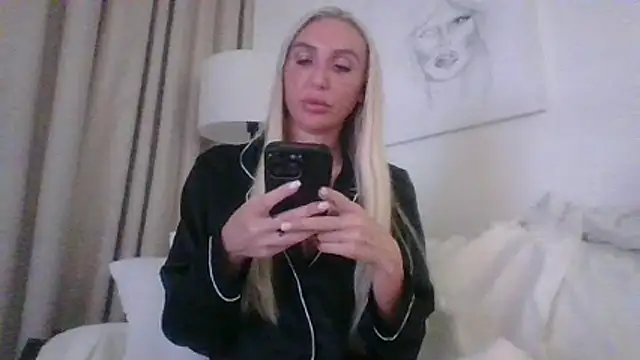 Snapshot of kinkykara25 chatting on February 25, 10:09 pm kinkykara25 online show from February 25, 10:09 pm