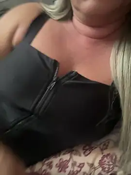 Nanda loiragostosa online show from April 2, 10:49 pm