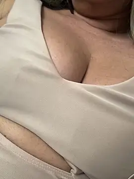 Nanda loiragostosa online show from April 8, 10:22 pm