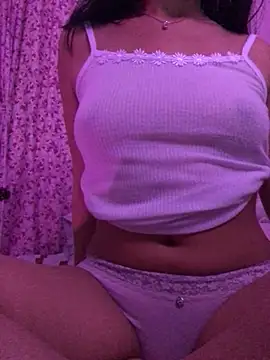 Snapshot of eemilyy22 chatting on March 3, 2:40 am eemilyy22 online show from March 3, 2:40 am