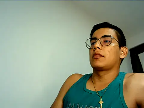 Snapshot of Noahfox19 chatting on March 18, 11:59 pm Noahfox19 online show from March 18, 11:59 pm