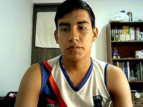 Snapshot of Noahfox19 chatting on March 21, 2:35 am Noahfox19 online show from March 21, 2:35 am