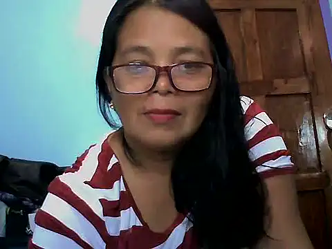 Flowerblossom123 online show from April 6, 4:19 am