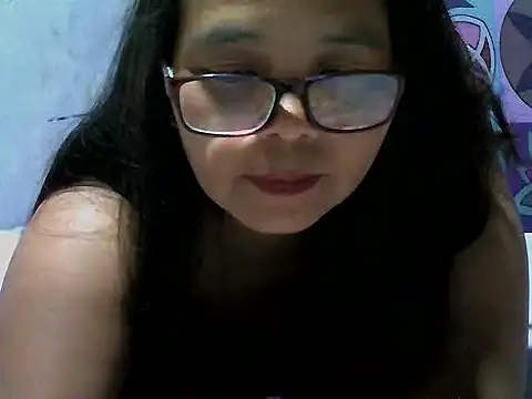 Flowerblossom123 online show from March 18, 2:52 pm