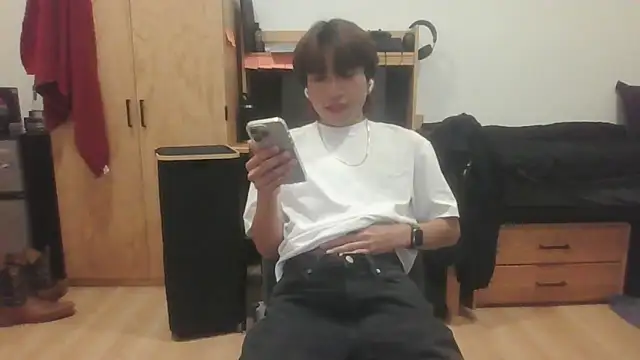 Snapshot of Ethangh001 chatting on February 24, 3:18 am Ethangh001 online show from February 24, 3:18 am