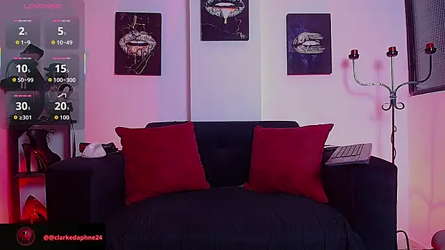 Snapshot of Daphne_k chatting on June 18, 11:04 am Daphne k online show from June 18, 11:04 am