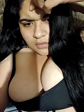 Orianamzn21 online show from May 7, 8:28 am