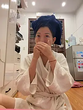 Snapshot of Miumieu2 chatting on February 24, 1:56 pm Miumieu2 online show from February 24, 1:56 pm