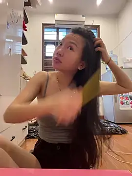 Snapshot of Miumieu2 chatting on February 28, 2:44 am Miumieu2 online show from February 28, 2:44 am