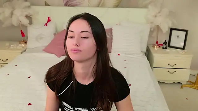 Snapshot of Lunaa_Babygirl chatting on February 23, 8:37 am Lunaa Babygirl online show from February 23, 8:37 am