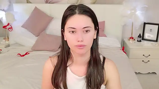 Lunaa Babygirl online show from March 6, 7:47 am