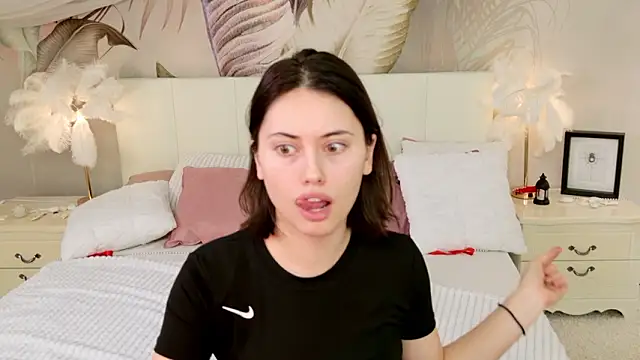 Lunaa Babygirl online show from March 29, 2:08 pm