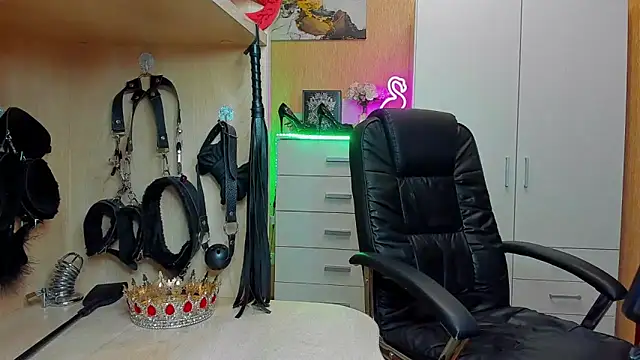 KristiTopxx online show from October 7, 6:31 pm