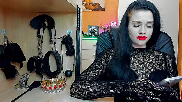 KristiTopxx online show from April 2, 12:45 pm