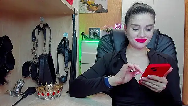 KristiTopxx online show from December 3, 6:40 pm