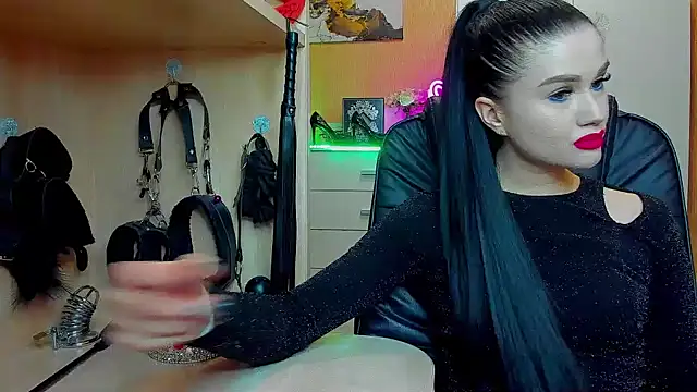 KristiTopxx online show from February 23, 9:15 pm