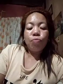 Snapshot of sweet_lhyn chatting on May 22, 1:09 pm sweet lhyn online show from May 22, 1:09 pm