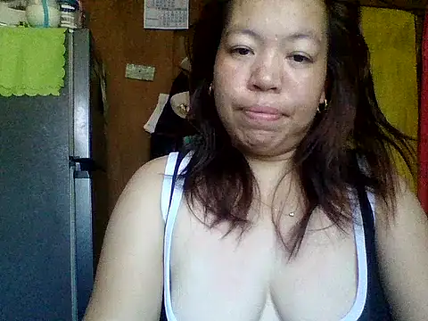 Snapshot of sweet_lhyn chatting on June 16, 4:34 am sweet lhyn online show from June 16, 4:34 am