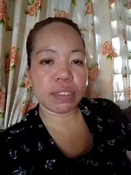 Snapshot of sweet_lhyn chatting on May 21, 5:05 am sweet lhyn online show from May 21, 5:05 am