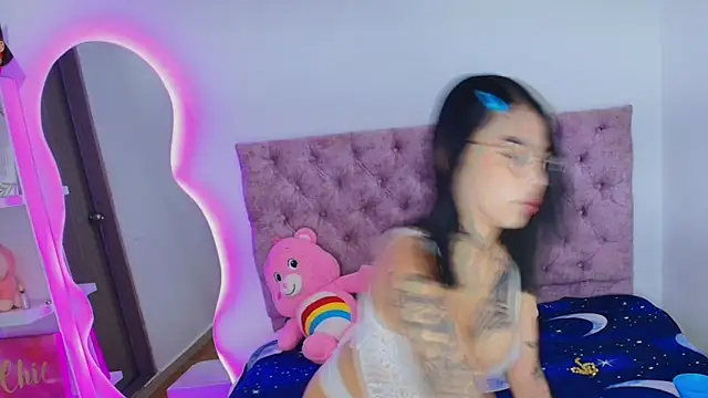 CamilaVelour online show from March 31, 3:30 am