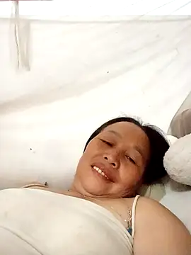 heesuu11 online show from April 8, 1:45 pm