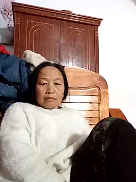 heesuu11 online show from April 2, 11:00 pm