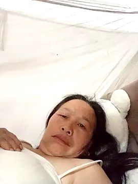 heesuu11 online show from March 30, 5:25 pm