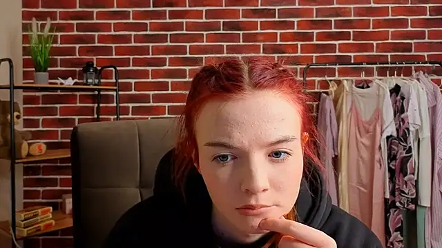 LauraaStokes online show from March 5, 10:56 am