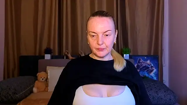 Snapshot of Bella_soulmate chatting on June 23, 5:27 am Bella soulmate online show from June 23, 5:27 am