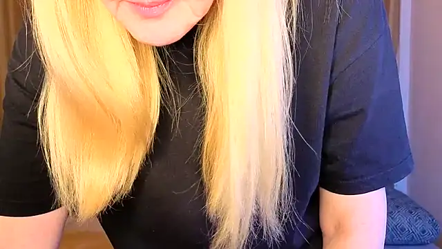 Snapshot of Bella_soulmate chatting on June 21, 5:24 am Bella soulmate online show from June 21, 5:24 am