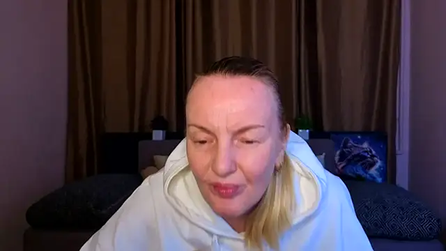 Snapshot of Bella_soulmate chatting on June 5, 5:34 am Bella soulmate online show from June 5, 5:34 am