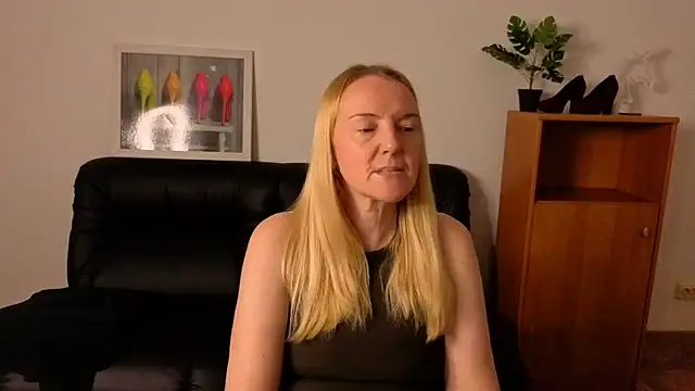 Snapshot of Bella_soulmate chatting on July 6, 3:25 pm Bella soulmate online show from July 6, 3:25 pm