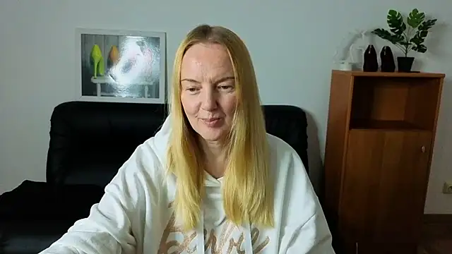 Snapshot of Bella_soulmate chatting on July 11, 5:30 am Bella soulmate online show from July 11, 5:30 am