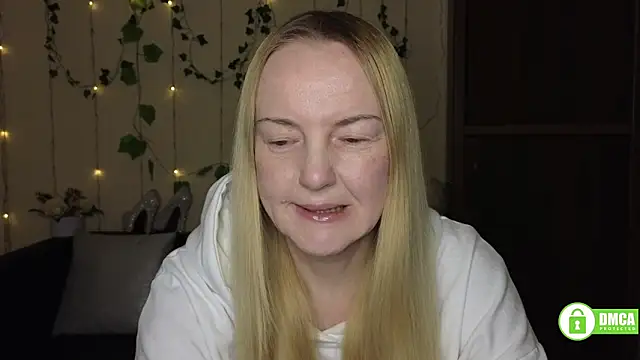 Snapshot of Bella_soulmate chatting on February 24, 6:25 am Bella soulmate online show from February 24, 6:25 am