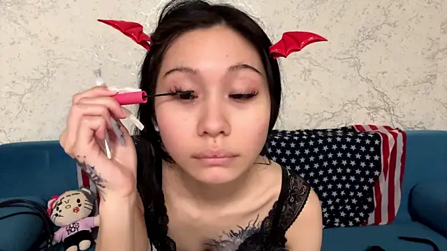 kishagrayone online show from April 3, 1:17 pm