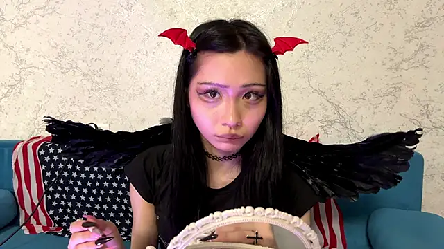 kishagrayone online show from March 26, 12:25 pm