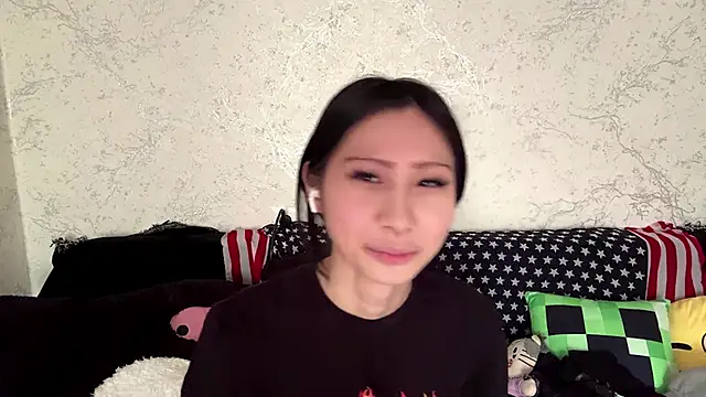 kishagrayone online show from May 15, 12:47 pm