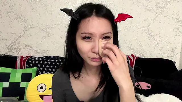 kishagrayone online show from May 7, 1:03 pm