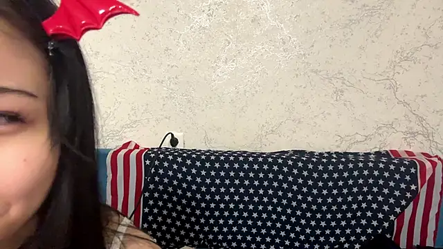 kishagrayone online show from April 4, 1:50 pm