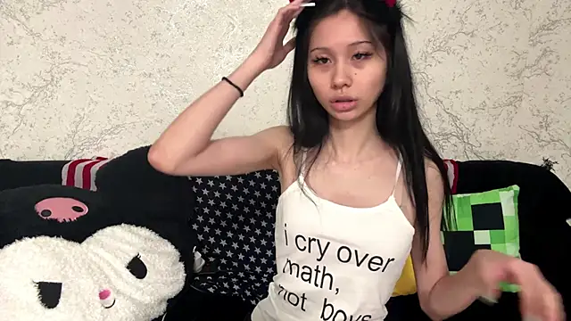 kishagrayone online show from April 13, 1:26 pm